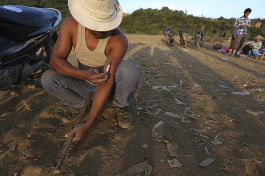 Kisah penambang giok di Myanmar candu heroin biar kuat