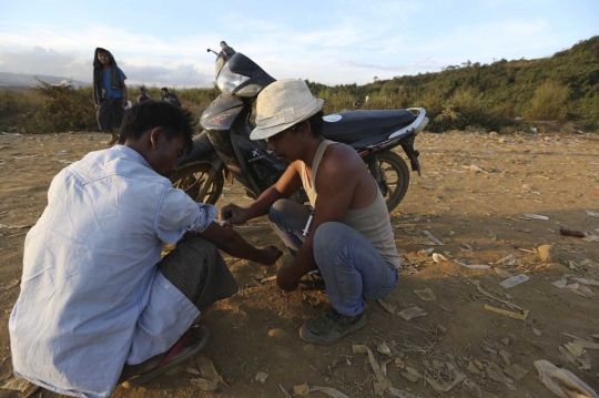 Kisah penambang giok di Myanmar candu heroin biar kuat