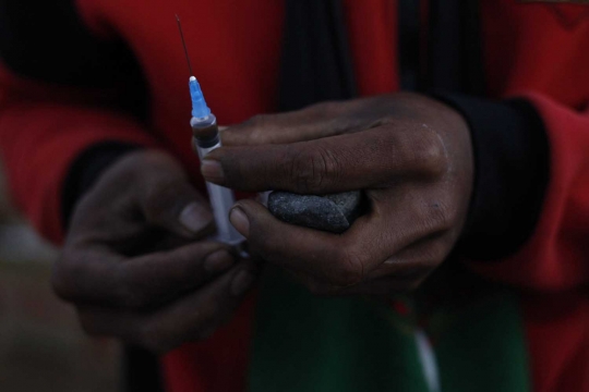 Kisah penambang giok di Myanmar candu heroin biar kuat