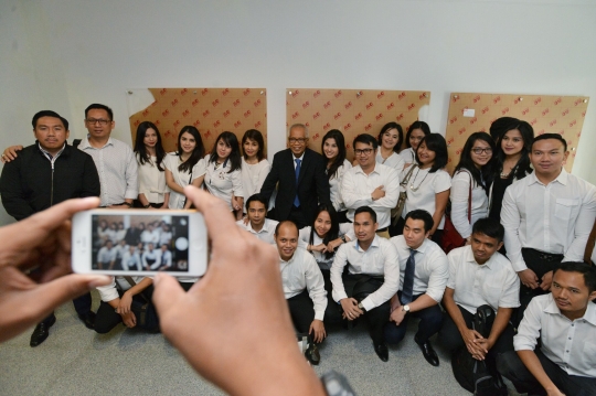 Kesetiaan Velove Vexia temani OC Kaligis jalani sidang vonis