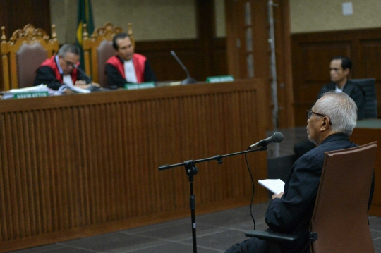 OC Kaligis divonis 5 tahun 6 bulan penjara
