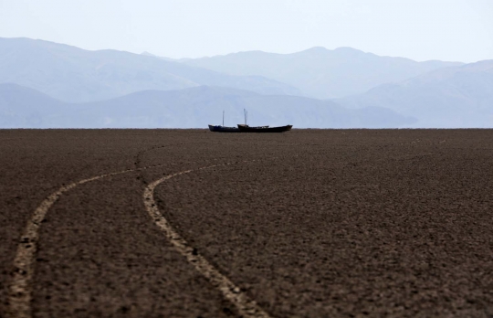 Parahnya kekeringan di Bolivia, danau terbesar sampai surut