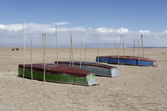 Parahnya kekeringan di Bolivia, danau terbesar sampai surut