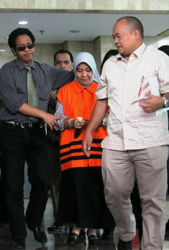 Jumat keramat, Bupati Musi Banyuasin dan istri ditahan KPK