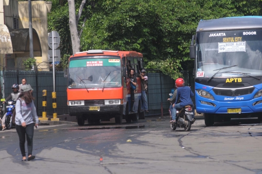 Metro Mini mogok, Terminal Blok M sepi