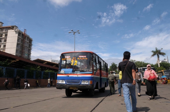 Metro Mini mogok, Terminal Blok M sepi