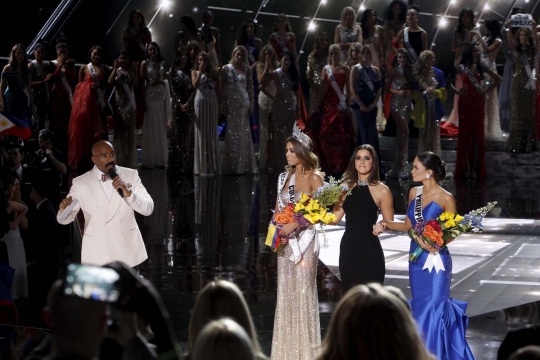 Ini momen dramatis host salah sebut juara Miss Universe 2015