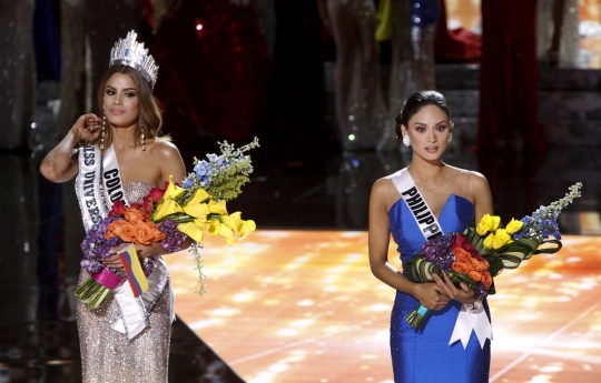 Ini momen dramatis host salah sebut juara Miss Universe 2015