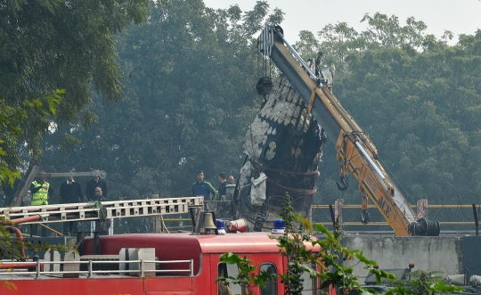 Pesawat berpenumpang tentara India jatuh, 10 tewas