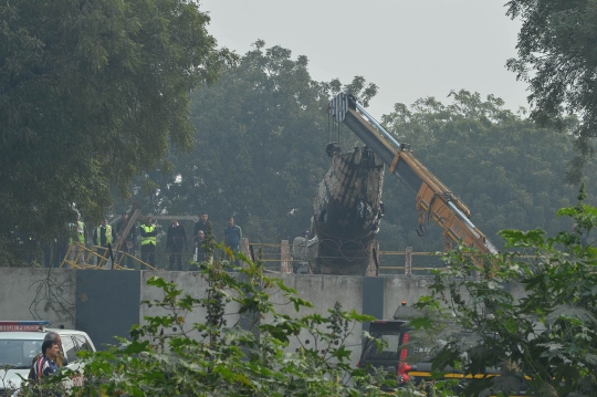 Pesawat berpenumpang tentara India jatuh, 10 tewas