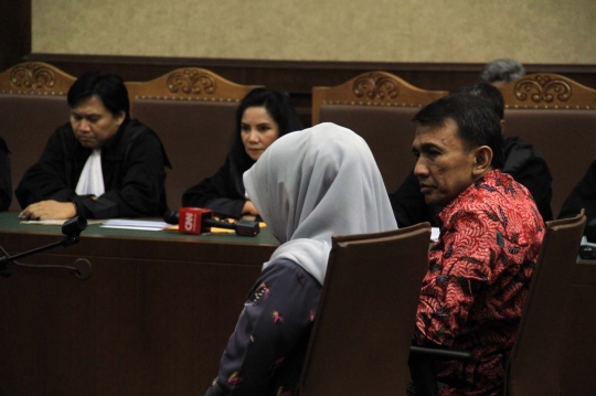 Gubernur Sumut dan istri muda jalani sidang perdana