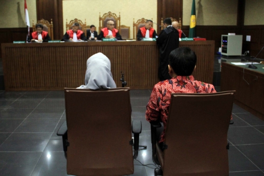 Gubernur Sumut dan istri muda jalani sidang perdana