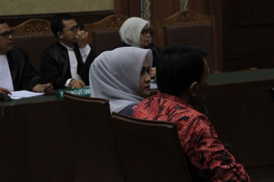 Gubernur Sumut dan istri muda jalani sidang perdana