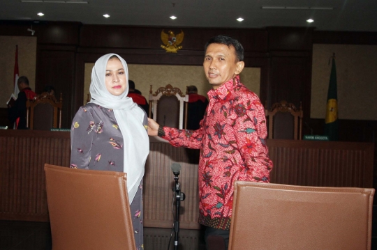 Gubernur Sumut dan istri muda jalani sidang perdana