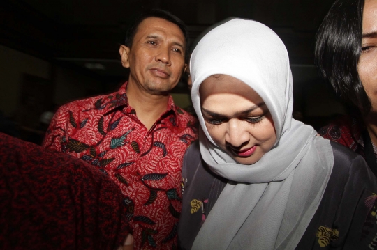 Gubernur Sumut dan istri muda jalani sidang perdana