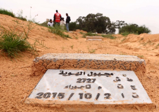 Mengunjungi ratusan kuburan tanpa nama di Bir el-Osta Milad
