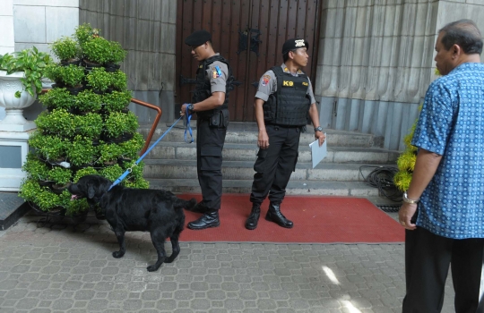 Jelang Natal, polisi sisir Gereja Katedral