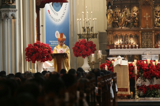 Suasana khidmat selimuti Misa Natal di Gereja Katedral