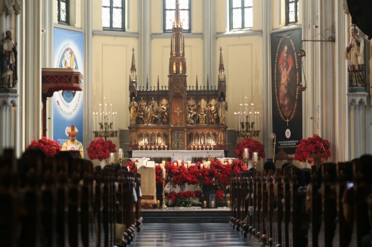 Suasana khidmat selimuti Misa Natal di Gereja Katedral