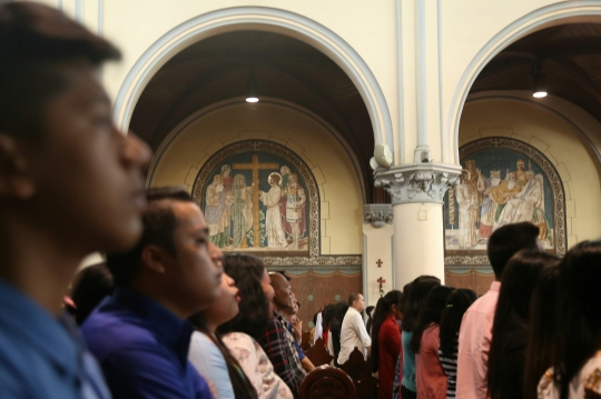 Suasana khidmat selimuti Misa Natal di Gereja Katedral