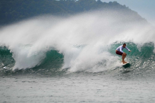 Pantai saksi bisu ganasnya Tsunami Aceh ini jadi favorit peselancar