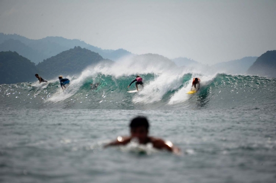 Pantai saksi bisu ganasnya Tsunami Aceh ini jadi favorit peselancar