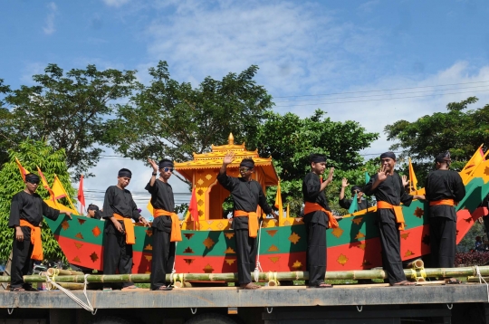 Kemeriahan parade budaya jelang Festival Iraw Tengkayu