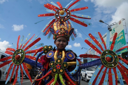 Kemeriahan parade budaya jelang Festival Iraw Tengkayu