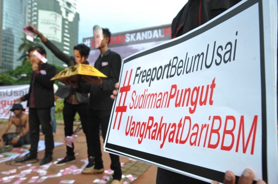 Bertopeng wapres, aktivis demo tuntut penyelesaian kasus Freeport