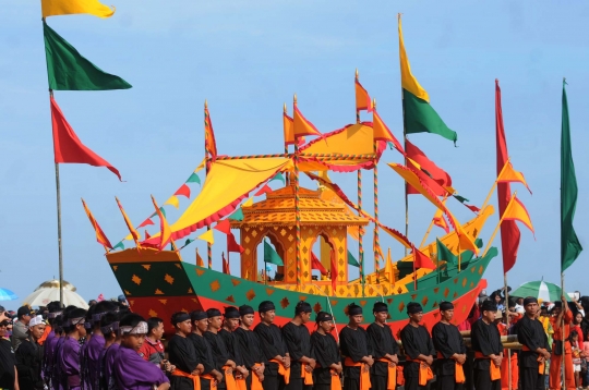 Tradisi pelepasan Padaw Tuju Dulung di Festival Iraw Tengkayu