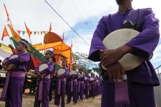 Tradisi pelepasan Padaw Tuju Dulung di Festival Iraw Tengkayu