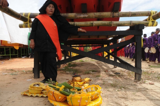 Tradisi pelepasan Padaw Tuju Dulung di Festival Iraw Tengkayu