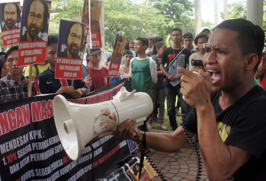 Aksi massa bawa keranda desak KPK periksa Surya Paloh & Jaksa Agung