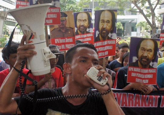 Aksi massa bawa keranda desak KPK periksa Surya Paloh & Jaksa Agung