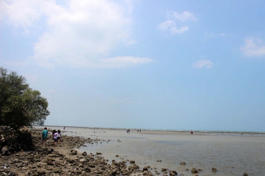 Keindahan Pantai Kutang yang namanya bikin pengujung penasaran