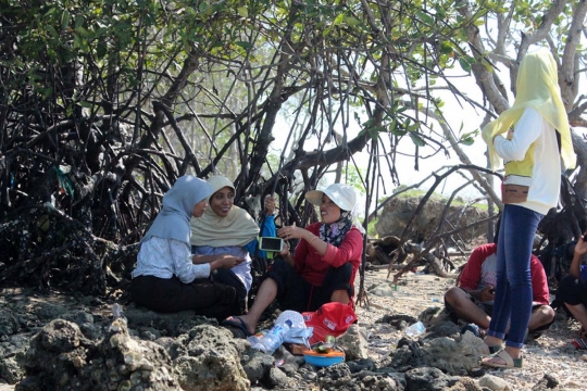 Keindahan Pantai Kutang yang namanya bikin pengujung penasaran