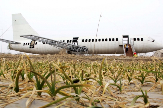 Uniknya Boeing 737 buatan petani China