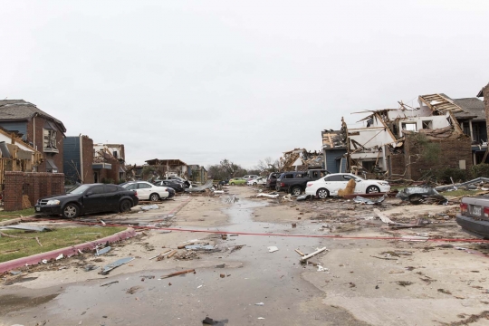 Penampakan puluhan rumah di Texas hancur disapu tornado