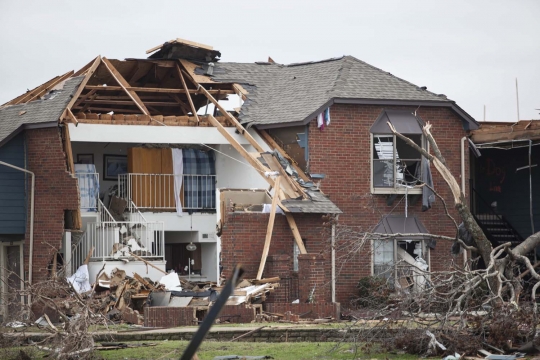 Penampakan puluhan rumah di Texas hancur disapu tornado