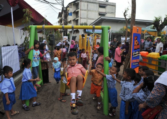 Resmikan taman RPTRA, Ahok disambut antusias anak-anak