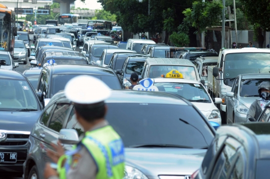Flyover perempatan Kuningan diuji coba