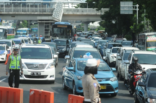 Flyover perempatan Kuningan diuji coba
