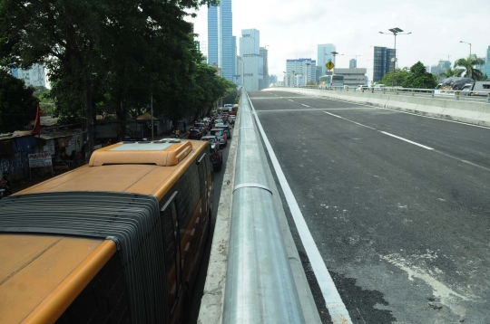 Flyover perempatan Kuningan diuji coba