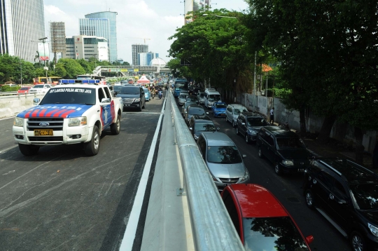 Flyover perempatan Kuningan diuji coba