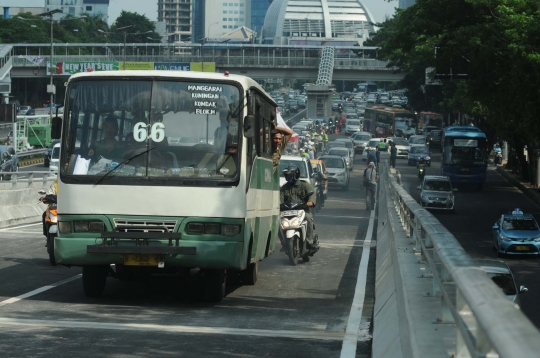 Flyover perempatan Kuningan diuji coba