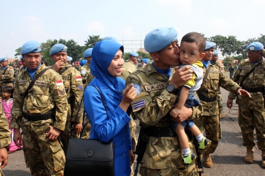 Keluarga sambut kedatangan 96 pasukan TNI penjaga perdamaian Lebanon