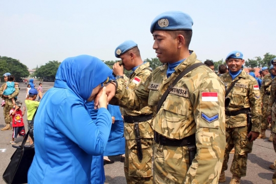 Keluarga sambut kedatangan 96 pasukan TNI penjaga perdamaian Lebanon