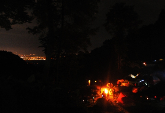 Sensasi merayakan malam Tahun Baru di Gunung Salak