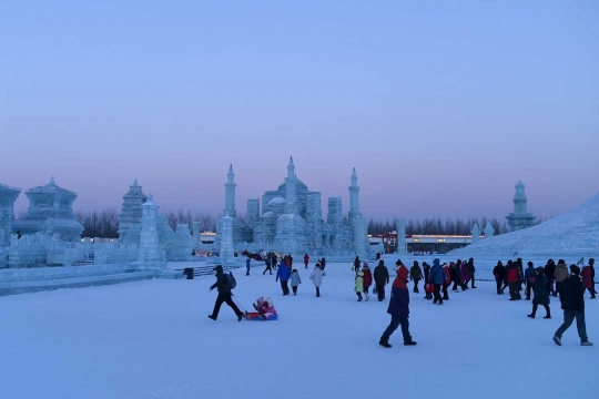 Menapak kemegahan istana es di Festival Harbin International