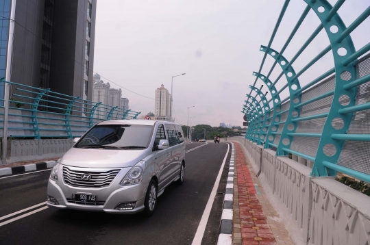 Urai kemacetan, jalan layang Permata Hijau mulai diuji coba